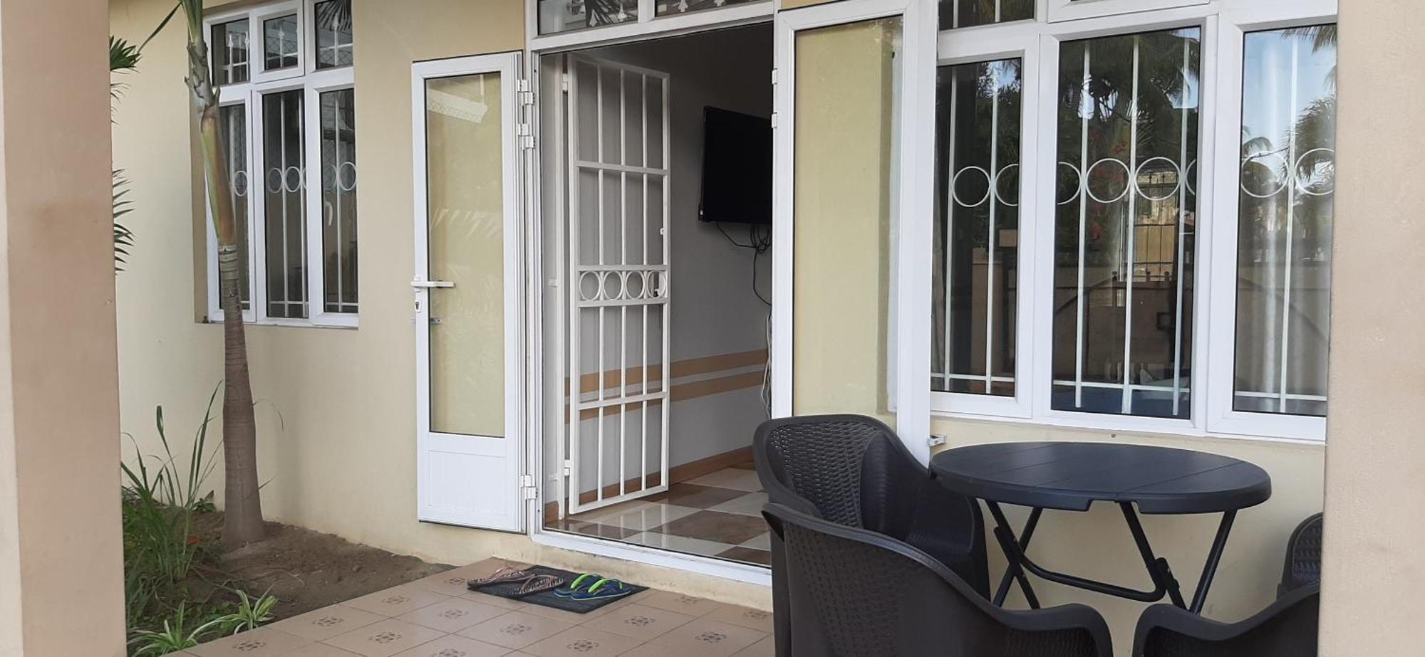 Ground Floor Lovely Two Bedrooms Apartment Flic en Flac Exterior photo